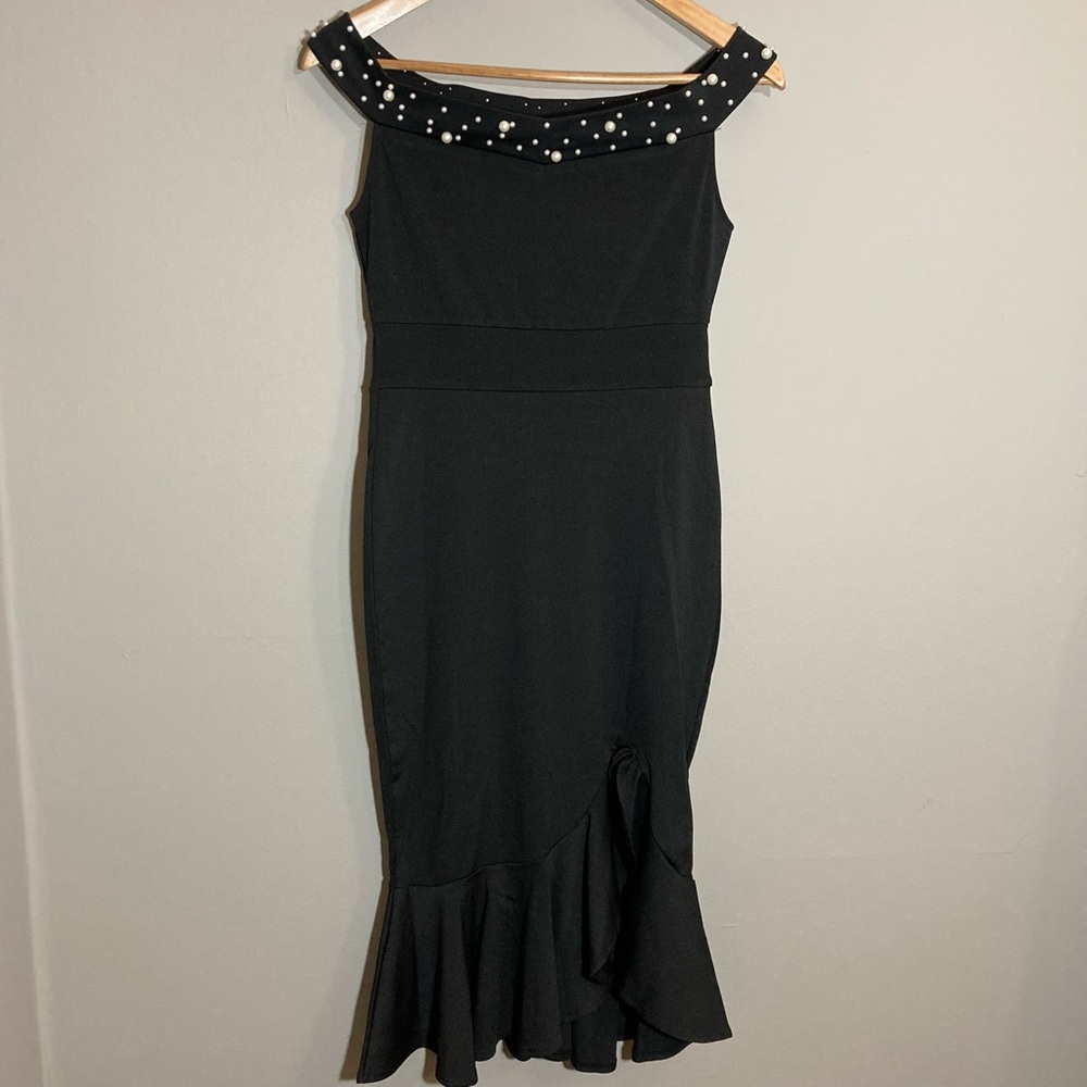 Bodycon Black Cocktail Dress with Pearl Neckline Ruffle Hem Sz S